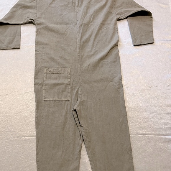 Sage green jumpsuit - Picture 4 of 6